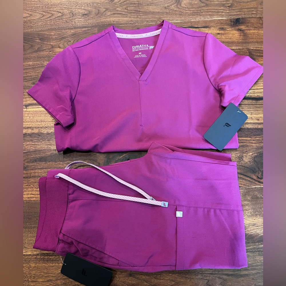 Fabletics Scrub Set